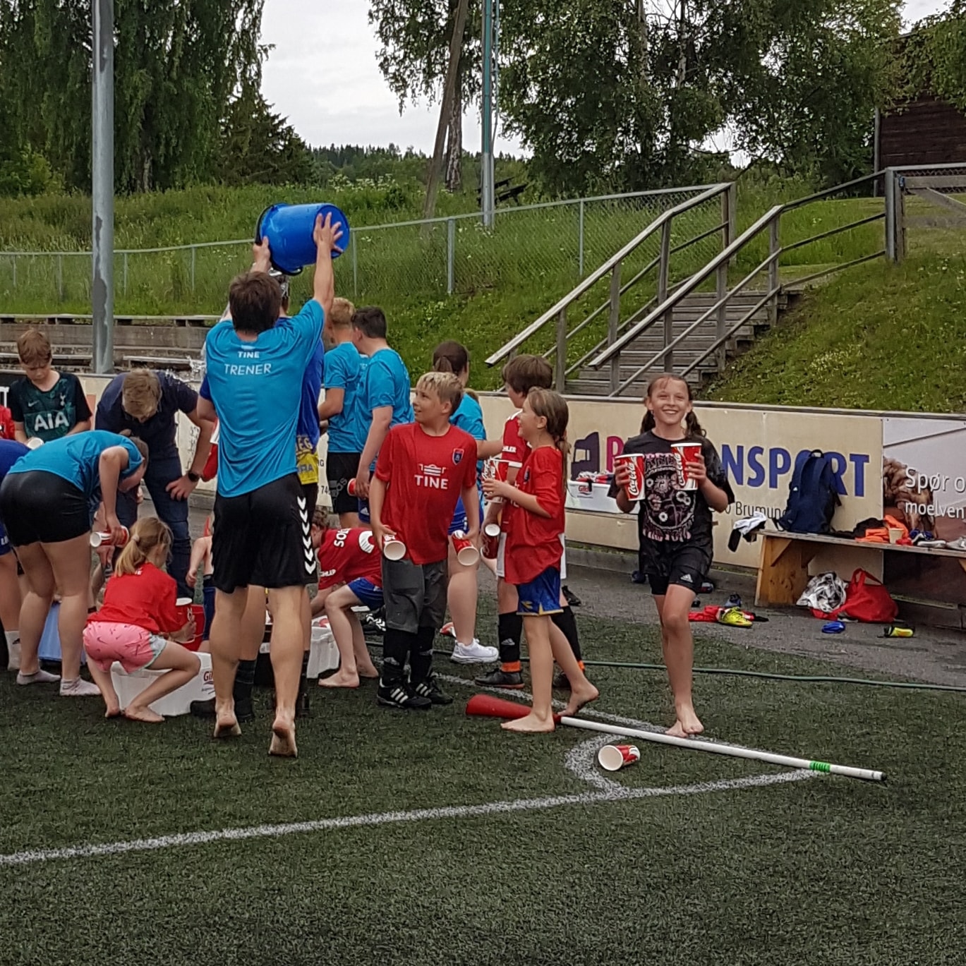Ingen fotballskole uten vannkrig 💛💙💛